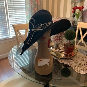 Vintage style black hat